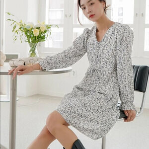 DAZY Ditsy Floral Flounce Sleeve Lace Up Front Dress size M